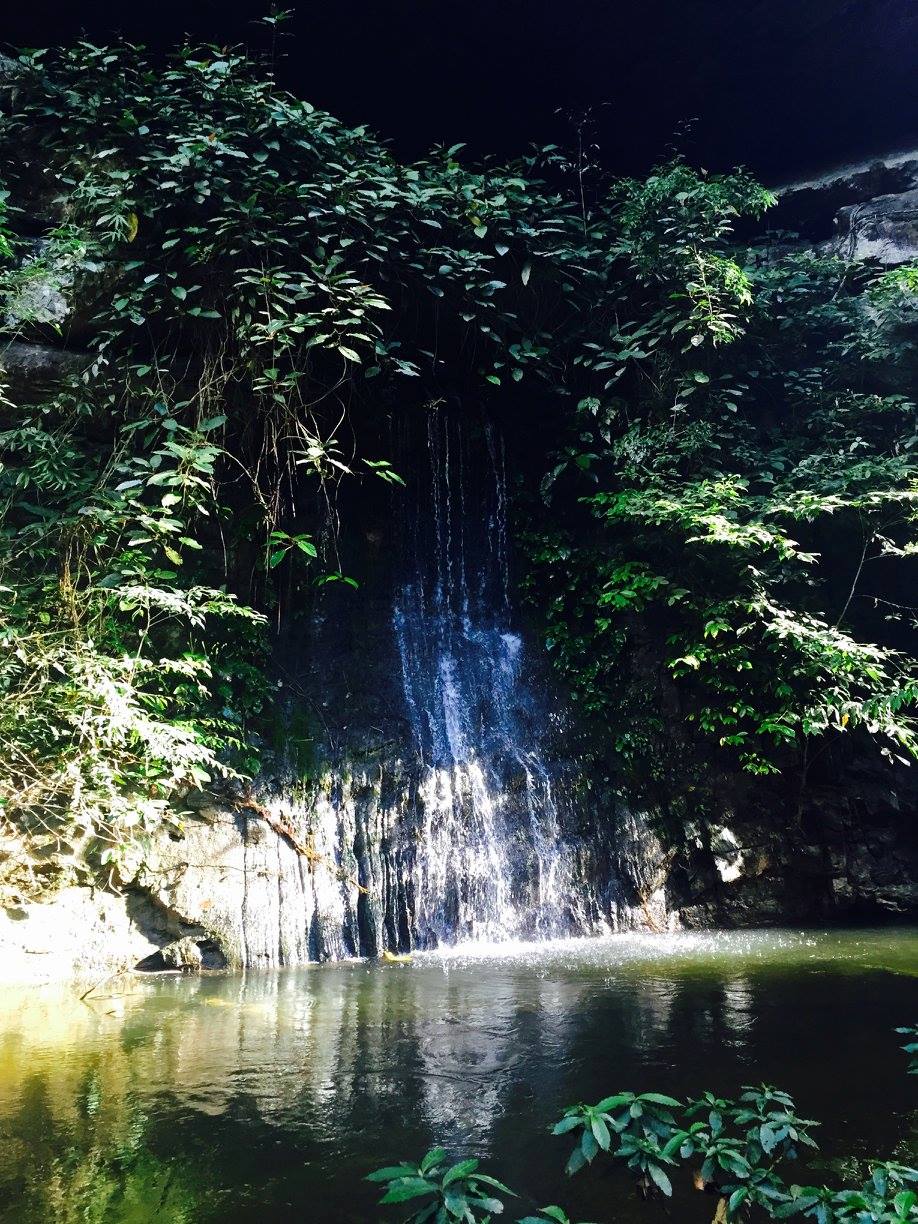 2-1-borneo-mulu-unesco-trek-paku-waterfall